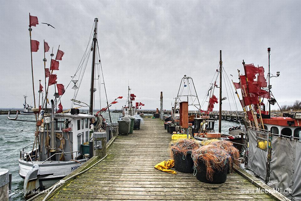 Fischerboote im Hafen auf der insel Poel // Foto: MeerART