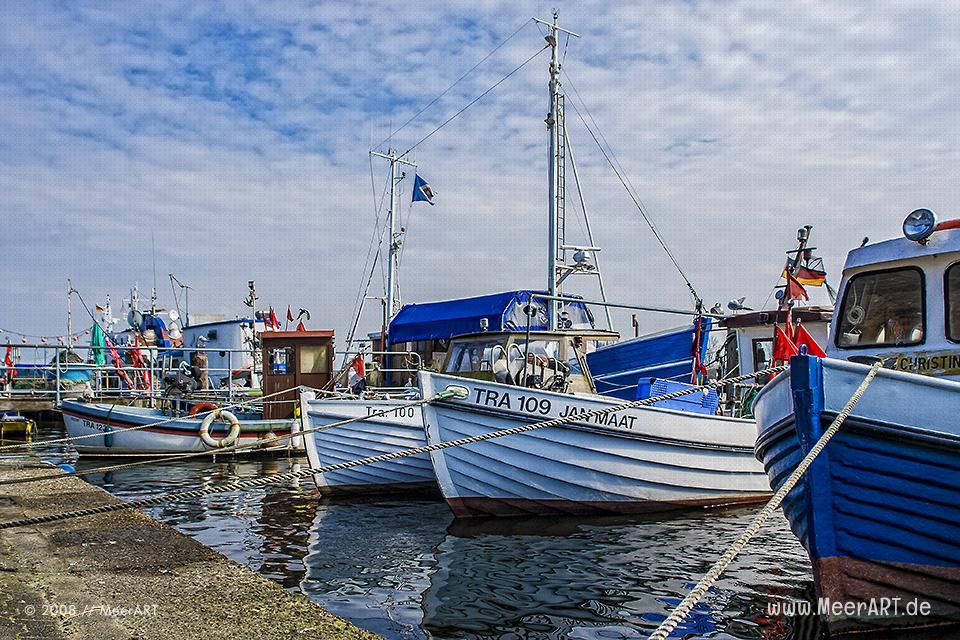 Fischerboote im Hafen von Travemünde // Foto: MeerART