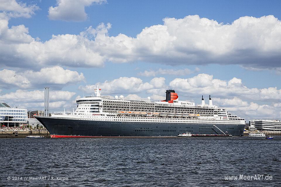 Die "Queen Mary 2" am Kreuzfahrtterminal in der Hamburger HafenCity // Foto: R. Kerpa