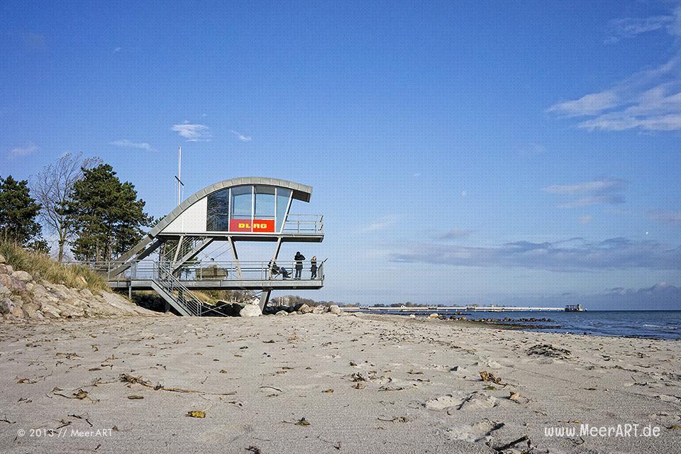 DLRG-Rettungsturm am Strand in Kellenhusen // Foto: MeerART