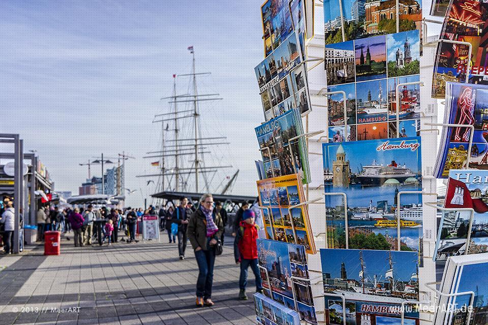Die St. Pauli Landungsbrücken im Hamburger Hafen // Foto: MeerART