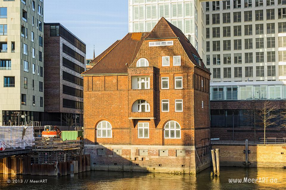 HafenCity: Altes Zollhaus im Quartier Brooktorkai/Ericus // Foto: MeerART