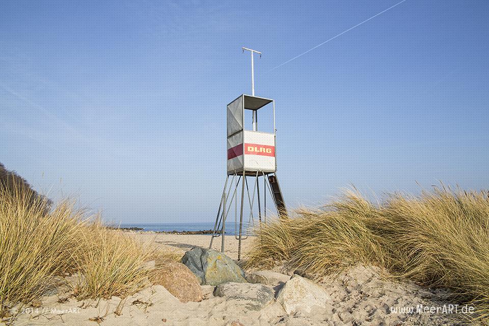 DLRG-Rettungsturm an der Ostsee in Bliesdorf // Foto: MeerART