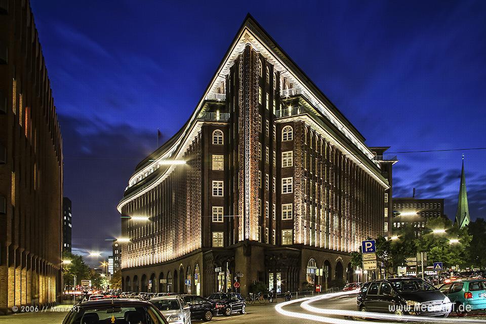 Hamburg bei Nacht - Das Chilehaus (Architekt: Fritz Hoeger) // Foto: MeerART