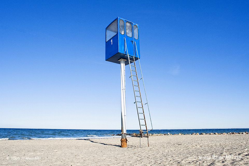 Rettungsturm am Strand von Heiligenhafen // Foto: MeerART