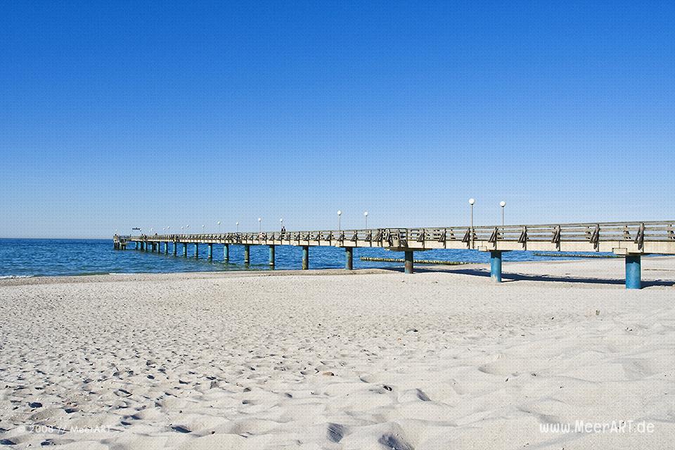 Seebrücke am Strand in Heiligendamm // Foto: MeerART