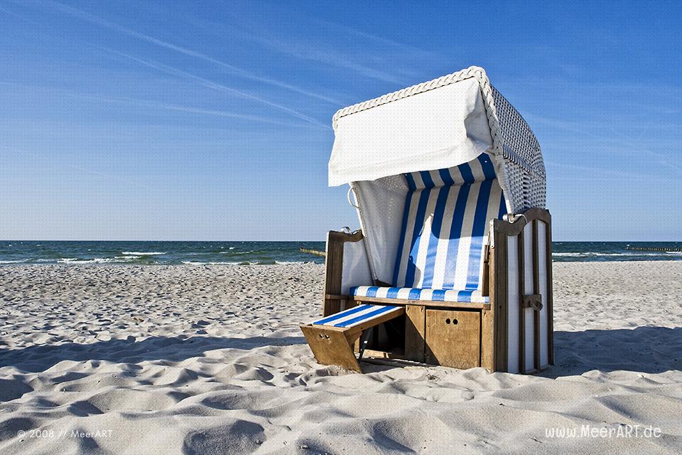Strandkorb am Strand bei Zingst // Foto: MeerART