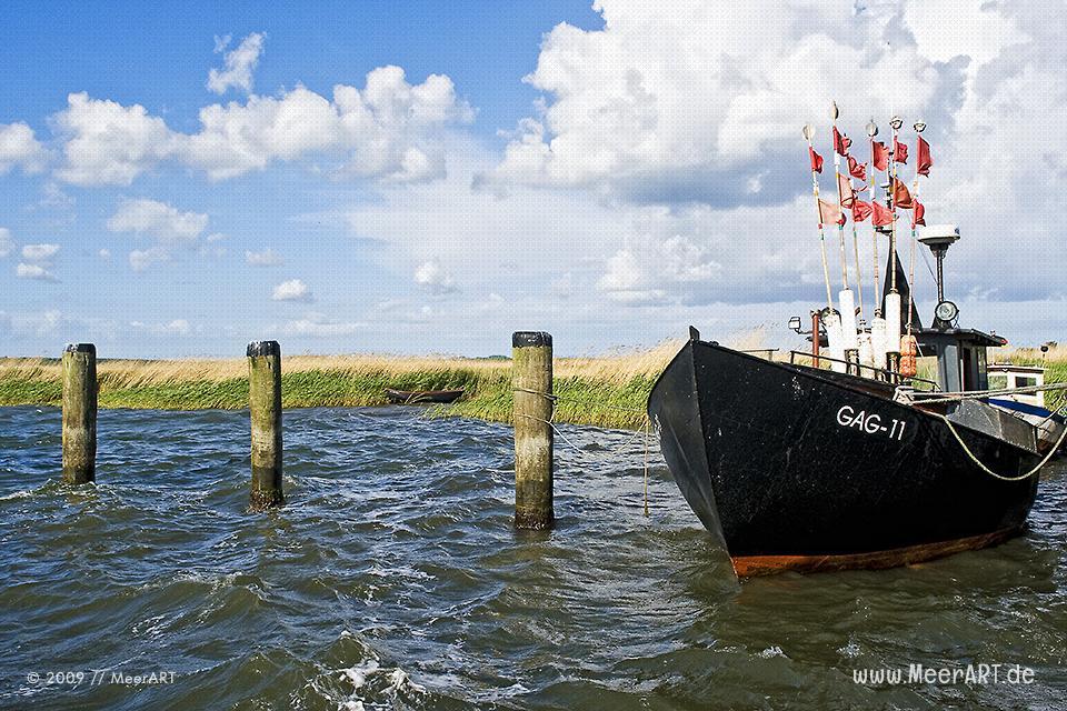 Fischerboot im Hafen von Gager // Foto: MeerART
