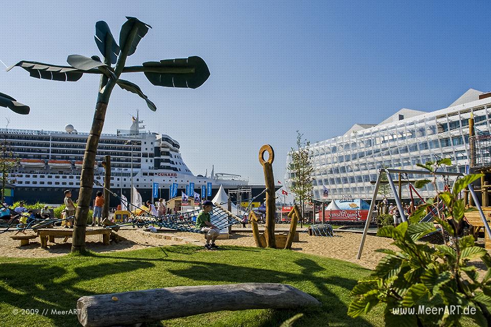 Spielplatz am Überseeterminal in Hamburg // Foto: MeerART