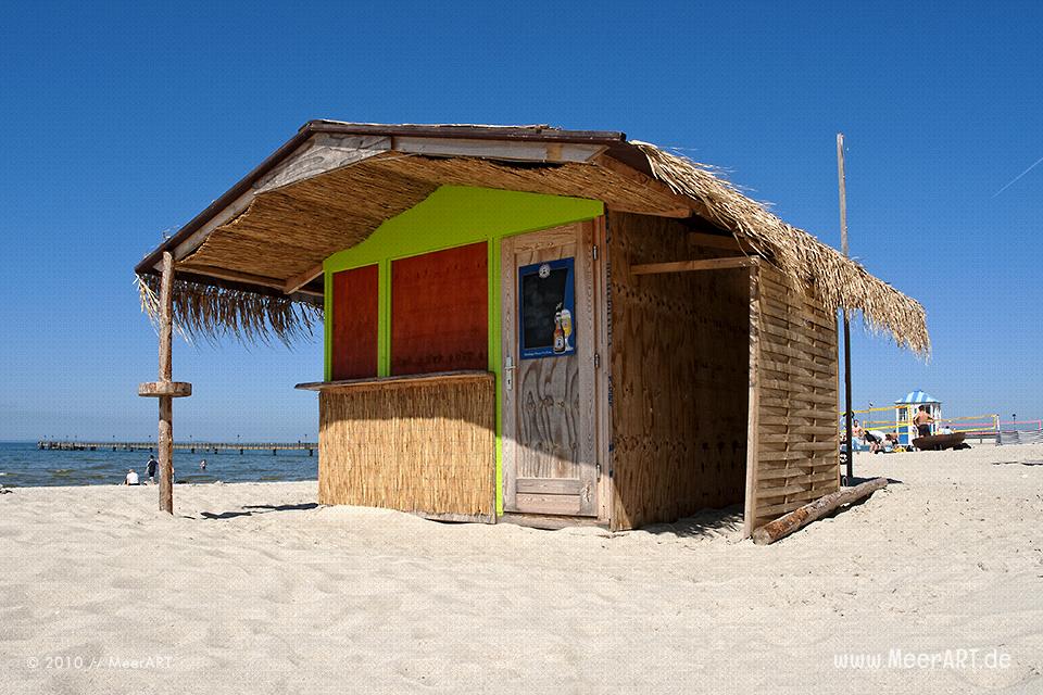Geschlossene Strandbar am Strand von Lubmin // Foto: MeerART