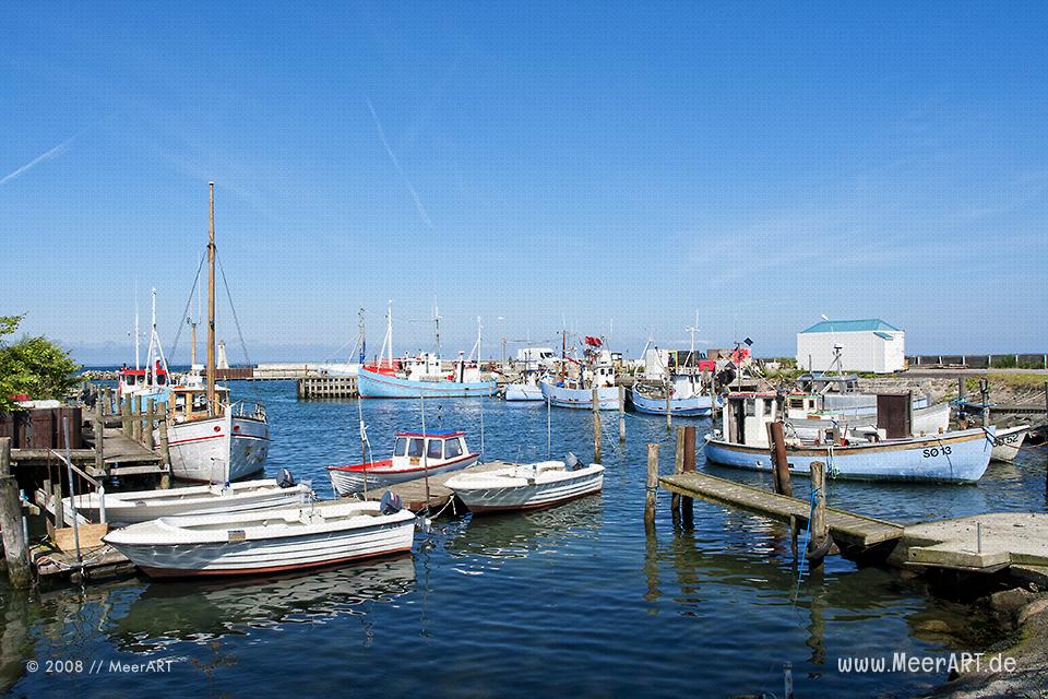 Fischerboote im Hafen von Mommark // Foto: MeerART