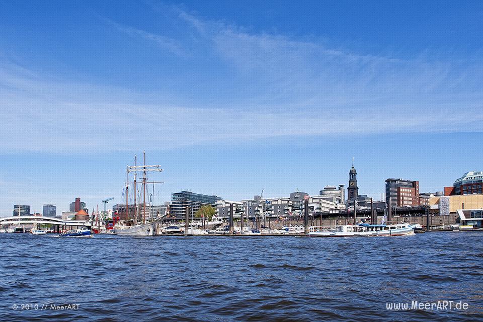 Schiffsanleger im Hamburger Hafen // Foto: MeerART