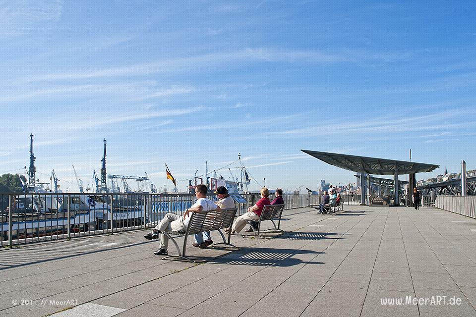 Die St. Pauli Landungsbrücken im Hamburger Hafen // Foto: MeerART