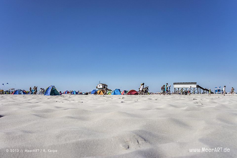 Badegäste am Strand von St. Peter-Ording // Foto: R. Kerpa