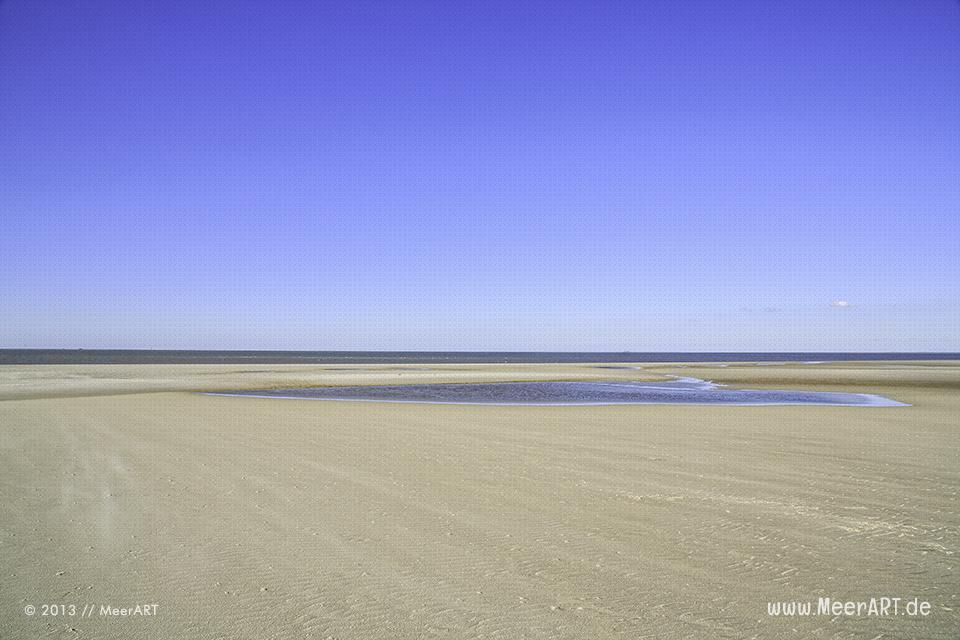 Blick auf die Nordsee von Strand in Westerhever ab ablaufenden Wasser // Foto: MeerART