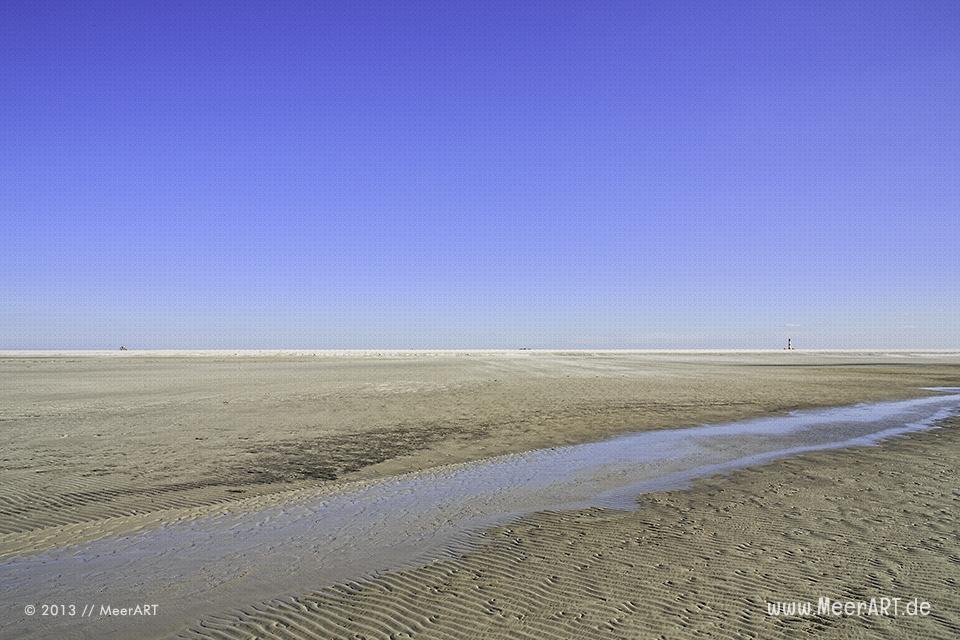 Die endlose Weite am Strand von Westerhever bei Niedrigwasser // Foto: MeerART