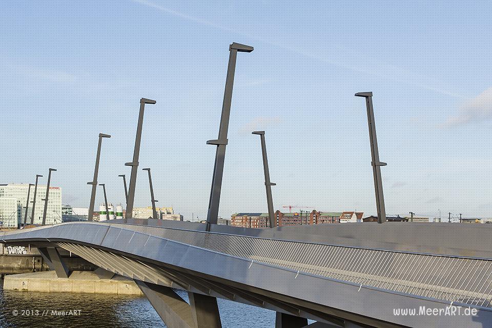 Die Baakenhafenbrücke in der HafenCity von Hamburg // Foto: MeerART