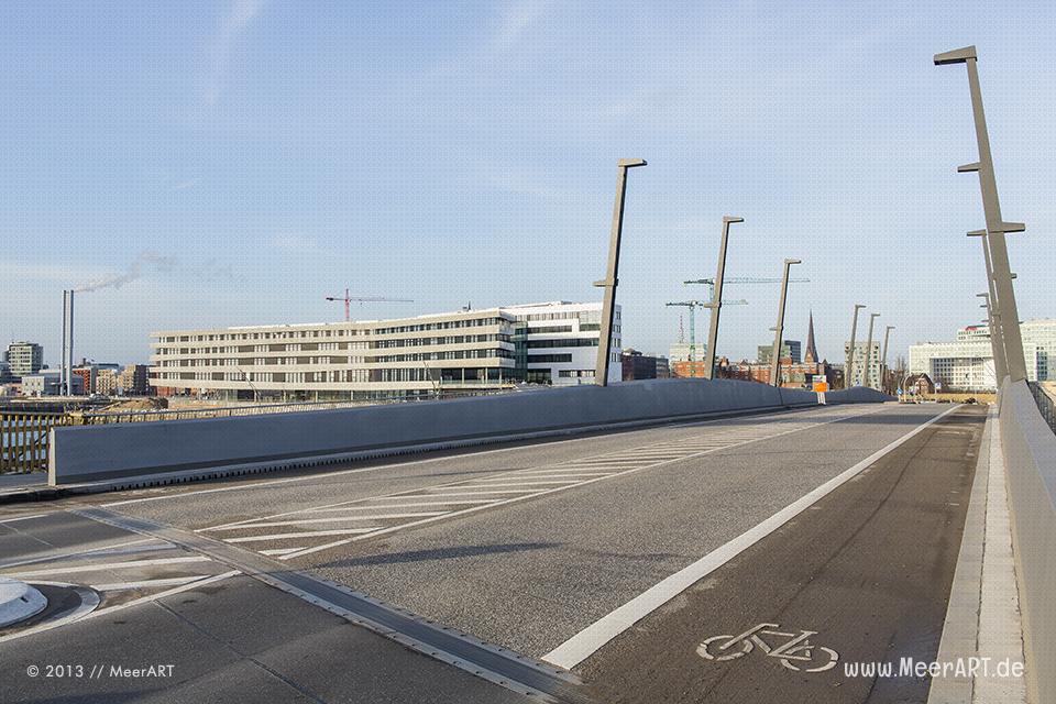 Die Baakenhafenbrücke in der HafenCity von Hamburg // Foto: MeerART