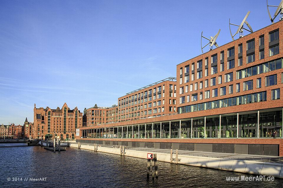 Geschäftsgebäude und das Maritime Museum am Brooktorhafen // Foto: MeerART