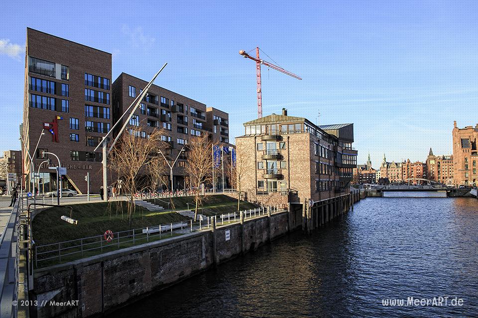 Geschäftsgebäude und das 25hours Hotel am Brooktorhafen in der HafenCity von Hamburg // Foto: MeerART