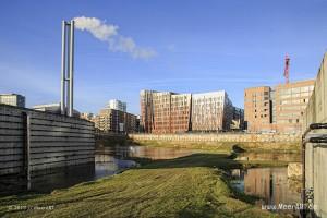 Wohn- und Geschäftsgebäude an der Überseeallee in der HafenCity von Hamburg // Foto: MeerART