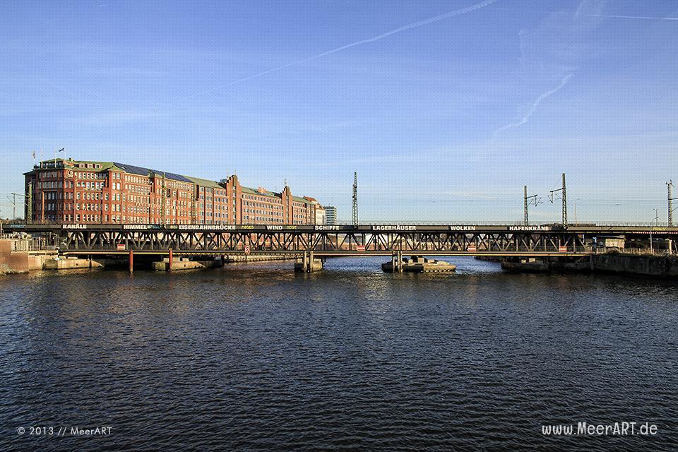 Blick auf die Oberhafenbrücke im Quartier Oberhafen in der HafenCity Hamburg // Foto: MeerART