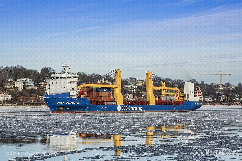 Die "BBC EMERALD" verläßt den Hamburger Hafen // R. Kerpa