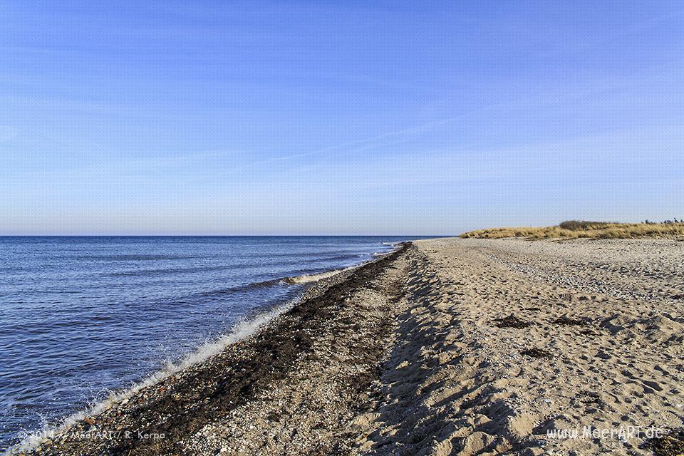 Strandabschnitt auf der Ostseeinsel Fehmarn beim Naturschutzgebiet „Grüner Brink“ // Foto: R. Kerpa