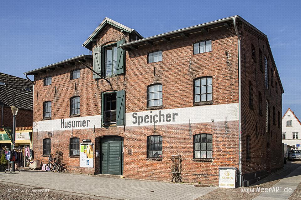 Der Husumer-Speicher am alten Hafen // Foto: MeerART