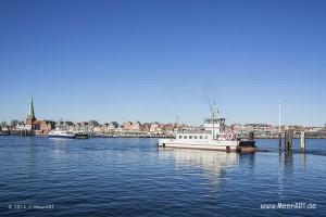 Fähren zwischen dem Ostpreußenkai und dem Priwall in Travemünde // Foto: MeerART