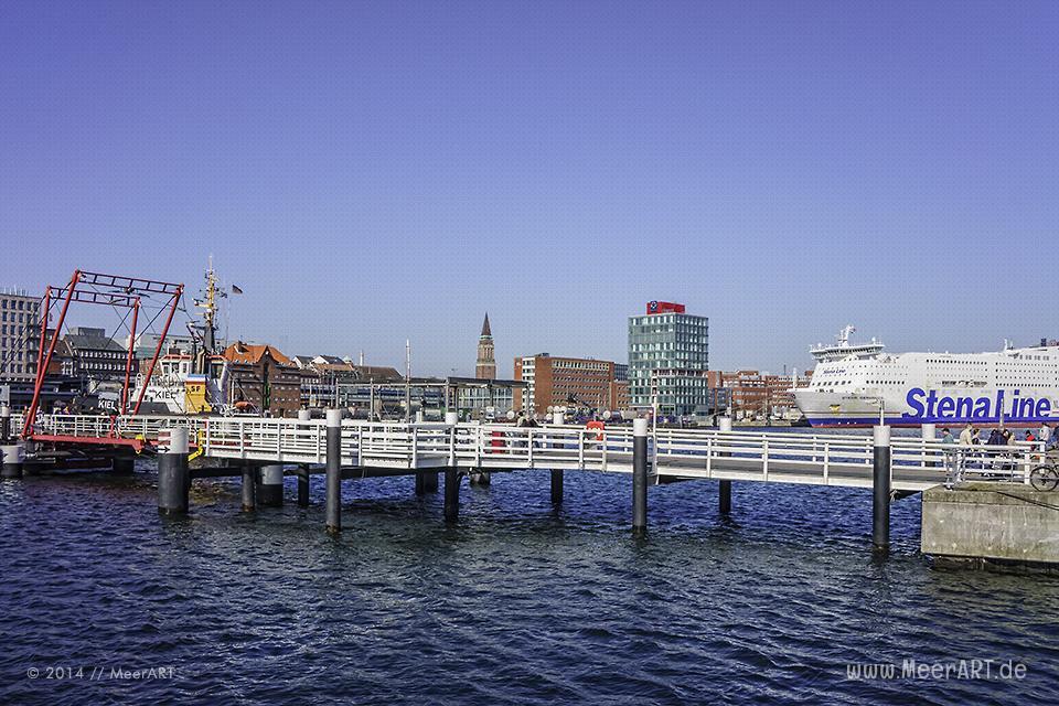 Die Hörnbrücke im Hafen von Kiel // Foto: MeerART