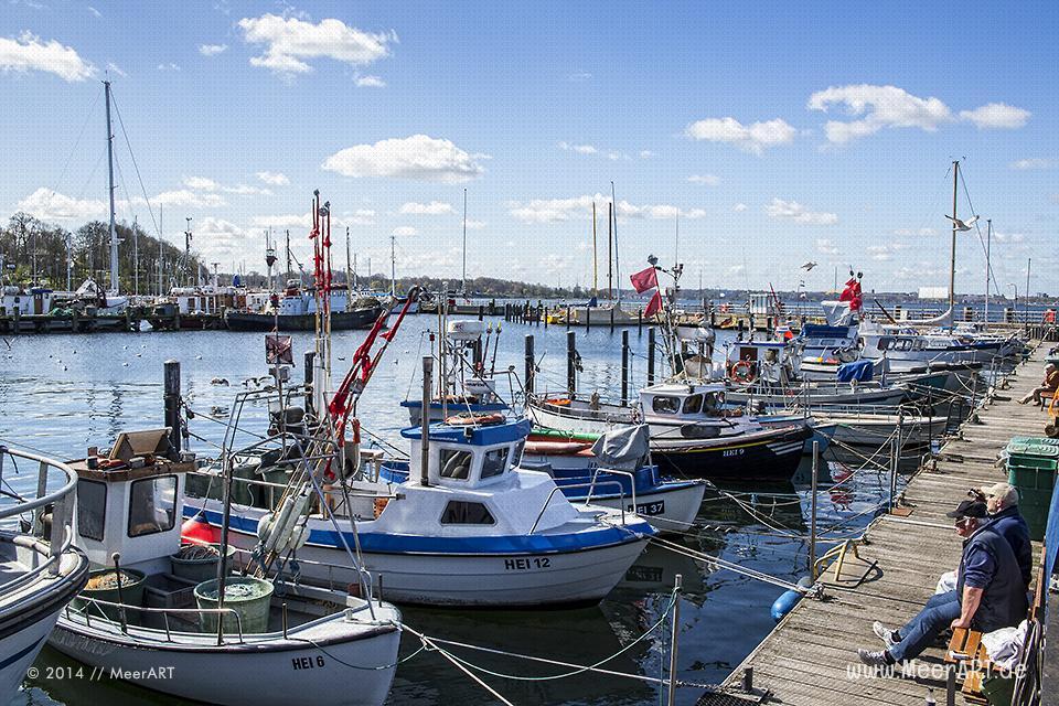 Fischerboote an ihrem Liegeplatz im Ostseehafen von Heikendorf/Möltenort // Foto: MeerART