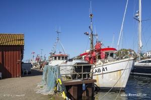 Fischkutter an ihrem Liegeplatz im Ostseehafen von Laboe // Foto: MeerART
