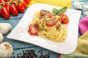 Spaghetti mit Tomaten und Speck // Foto: MeerART