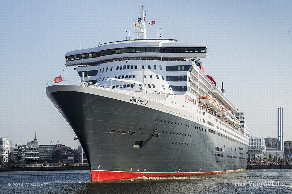 Die "QUEEN MARY 2" beim Einlaufen in de Hamburger Hafen am 19.07.2014 zum 10 jährigen Jubiläum // Foto: MeerART