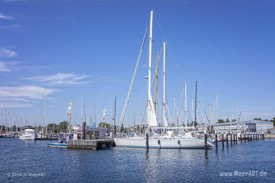 Impressionen aus dem Ostseebad Strande an der Kieler Förde // Foto: MeerART