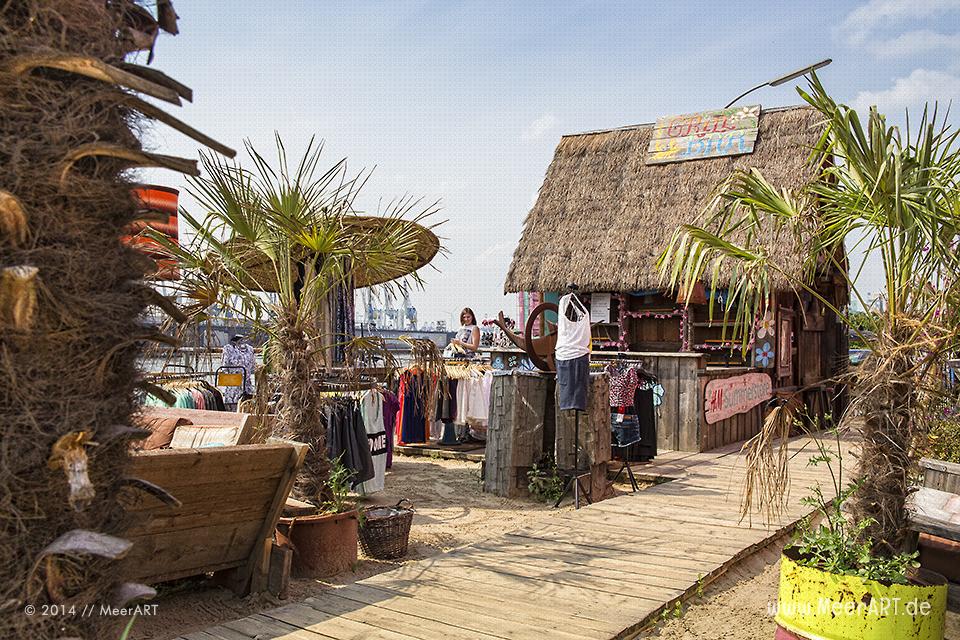 Einer der schönsten Beach Clubs in Hamburg, die zum chillen nur so einladen, ist eindeutig "StrandPauli" // Foto: MeerART