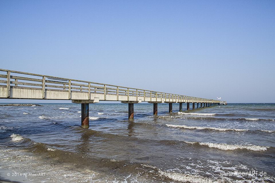 Die Seebrücke am Schönberger Strand // Foto: MeerART