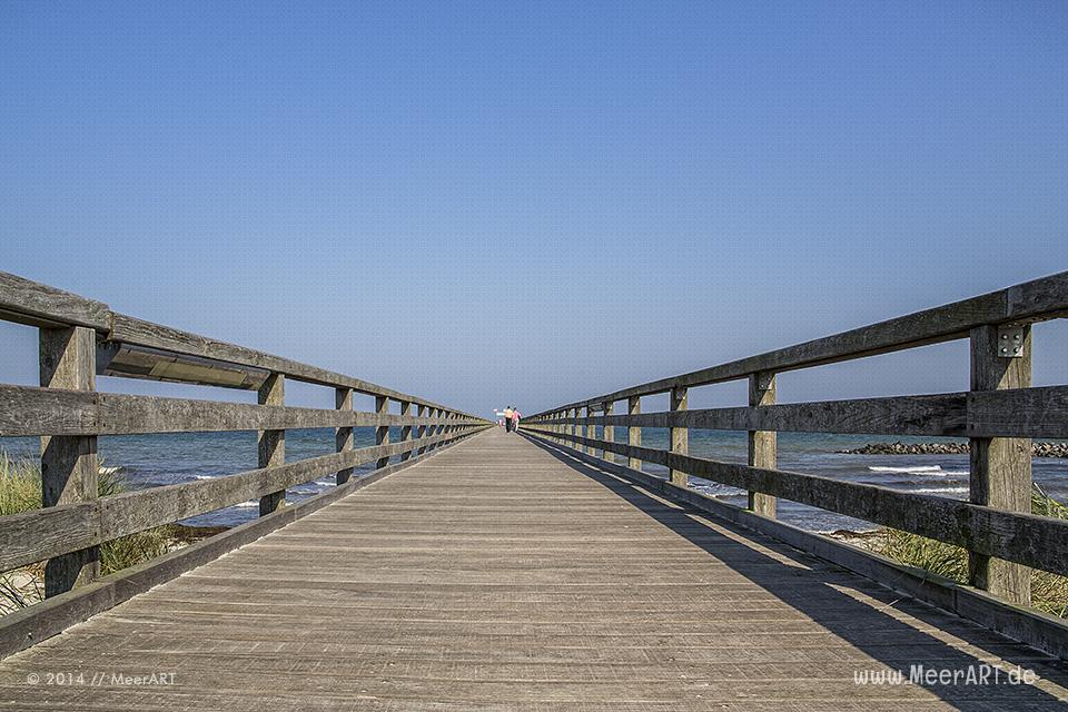 Die Seebrücke am Schönberger Strand // Foto: MeerART