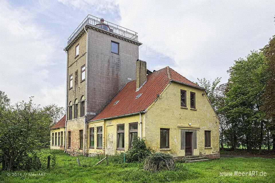 Der alte, von den Dänen erbaute Leuchtturm in Marienleuchte auf Fehmarn // Foto: MeerART
