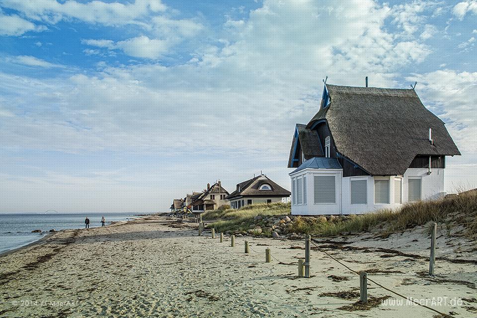 Ferienhäuser direkt an der Ostsee beim Naturschutzgebiet in Heiligenhafen-Graswarder // Foto: MeerART / Ralph Kerpa