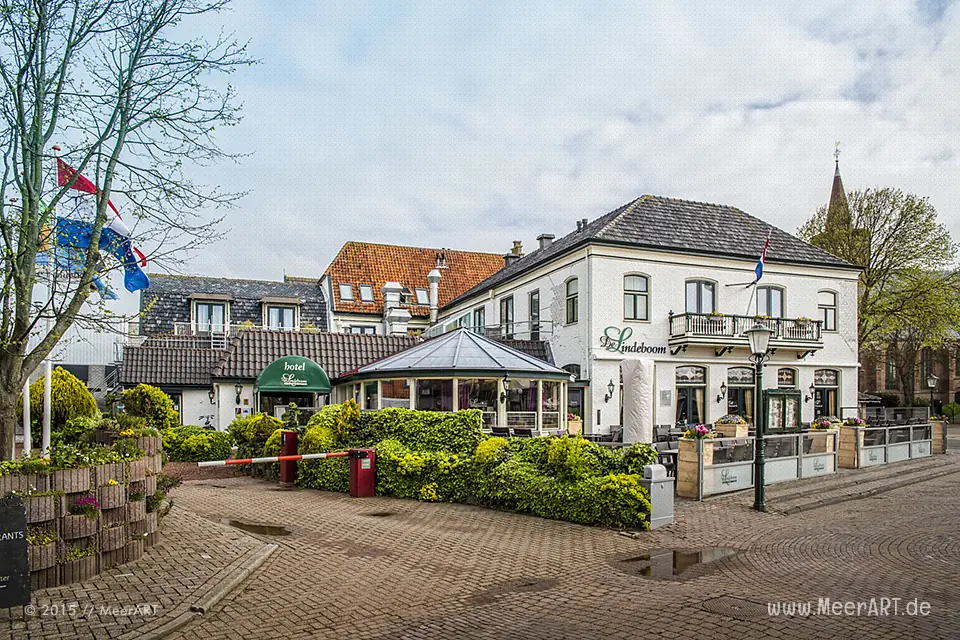 Das Hotel De Lindeboom am Groeneplaats in Den Burg auf der Insel Texel // Foto: MeerART