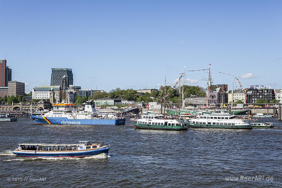 Impressionen vom 826. Hamburger Hafengeburtstag am 10.05.2015 mit vielen Traditionsseglern und Museumsschiffen // Foto: MeeerART
