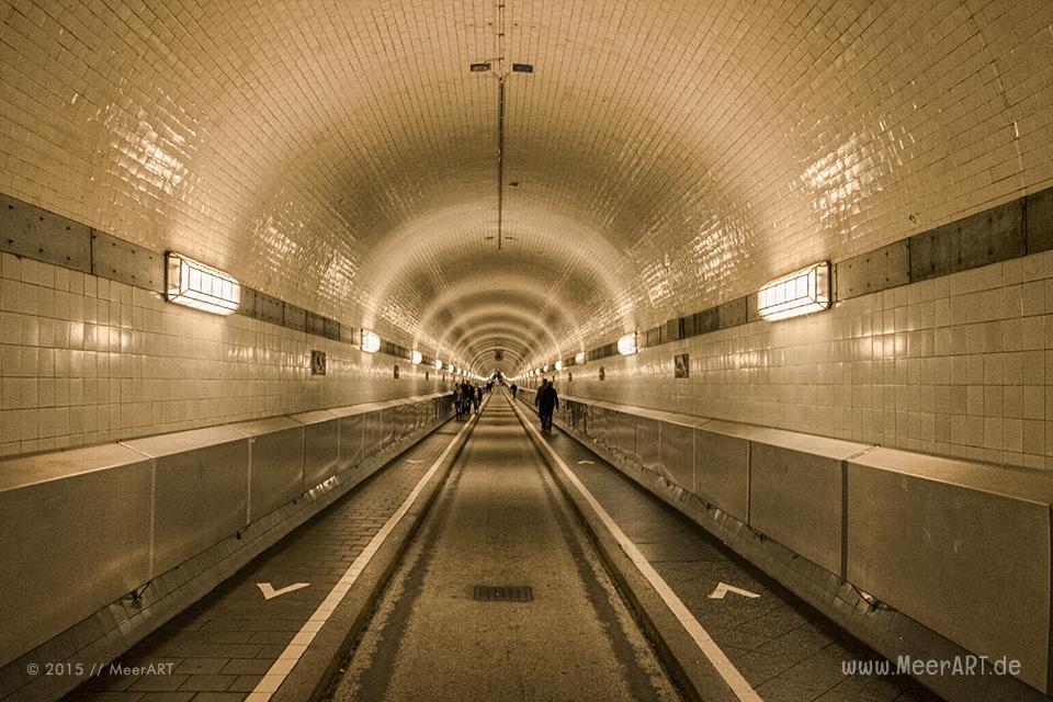 Impressionen vom 1911 eröffneten alten Elbtunnel in Hamburg // Foto: MeerART