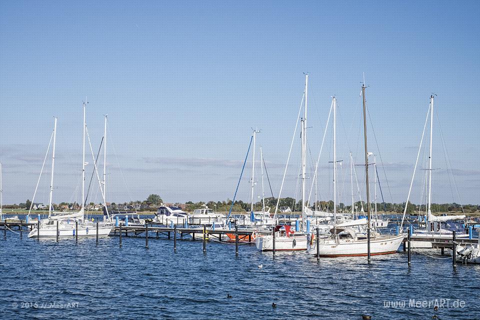 Ein sonniger Herbsttag auf Fehmarn in Burgtiefe // Foto: MeerART