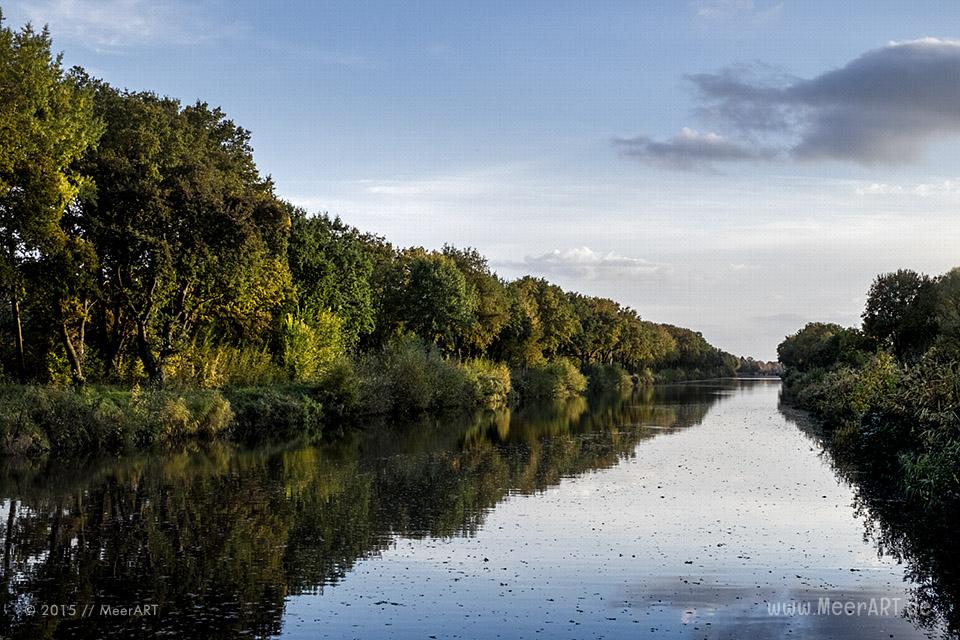 Ein Herbsttag am Kanal in der Naehe der Dueckerschleuse bei Witzeeze // Foto: MeerART
