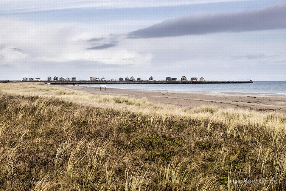 Dunkle Wolken über den Strand von Weidefeld // Foto: MeerART / Ralph Kerpa