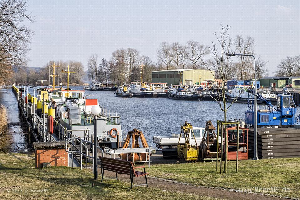 Die Eisbrecherflotte an ihrem Sommerliegeplatz im Hafenbecken „Toter Arm“ in Geesthacht // Foto: MeerART