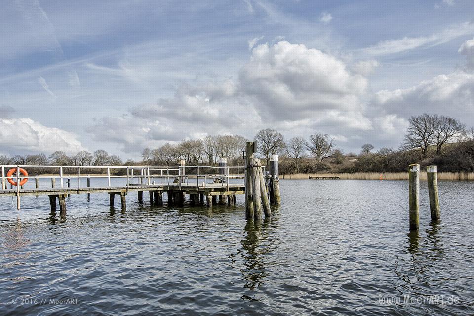 Das Fährhaus Missunde mit seinen „Schlei-Suiten“ und dem „Yachtclub Royal“ mit seine idyllischen Lage direkt an der Schlei // Foto: MeerART