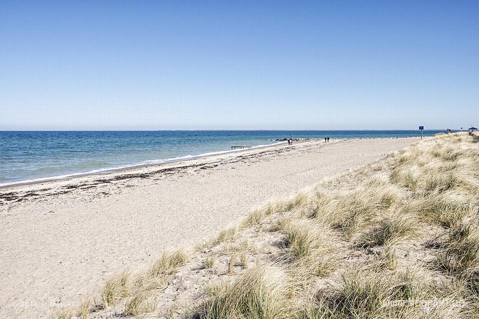Naturstrand und Steilküste in Heiligenhafen auf der Halbinsel Wagrien an der Ostsee // Foto: MeerART